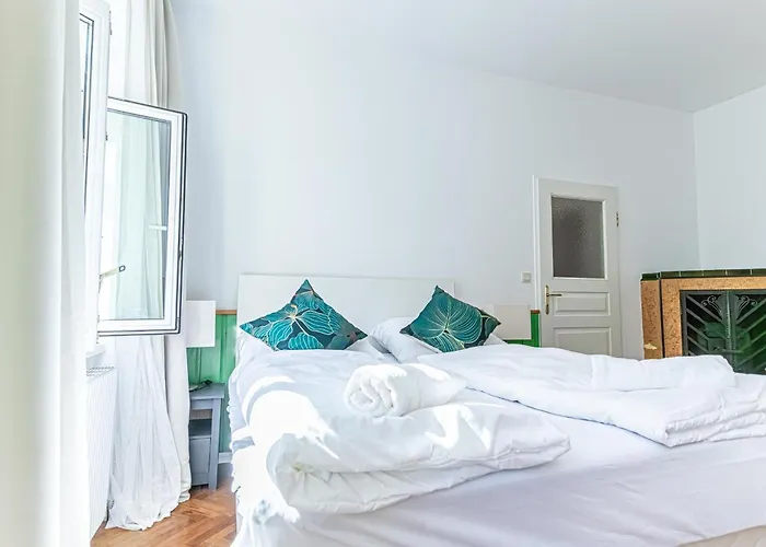 Convenient 3-br Shared Apt, 15 Min To Landstrasse Hub Apartman *