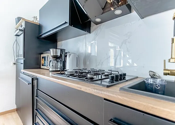 Convenient 3-br Shared Apt, 15 Min To Landstrasse Hub * Bécs