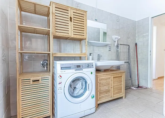 Convenient 3-br Shared Apt, 15 Min To Landstrasse Hub