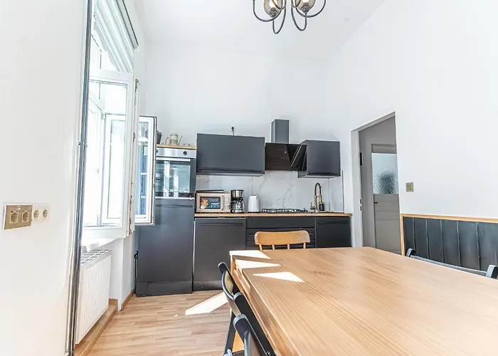 Convenient 3-br Shared Apt, 15 Min To Landstrasse Hub Apartman *