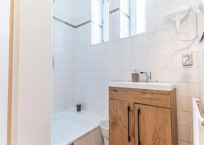 Convenient 3-br Shared Apt, 15 Min To Landstrasse Hub