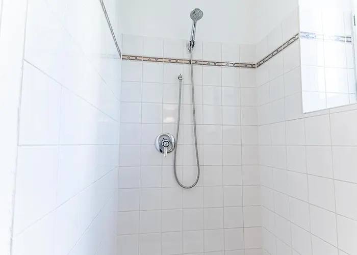 Convenient 3-br Shared Apt, 15 Min To Landstrasse Hub Apartman *