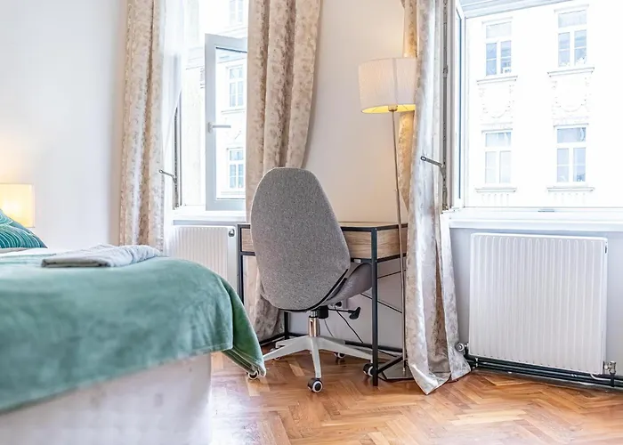 Convenient 3-br Shared Apt, 15 Min To Landstrasse Hub Apartman