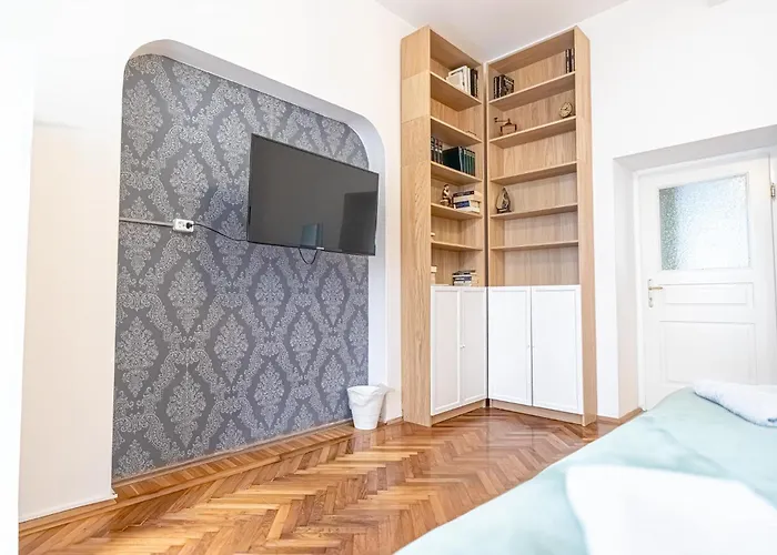 Convenient 3-br Shared Apt, 15 Min To Landstrasse Hub Apartman *