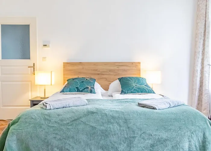 Convenient 3-br Shared Apt, 15 Min To Landstrasse Hub Apartman
