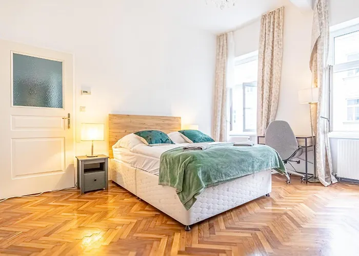 Convenient 3-br Shared Apt, 15 Min To Landstrasse Hub Bécs