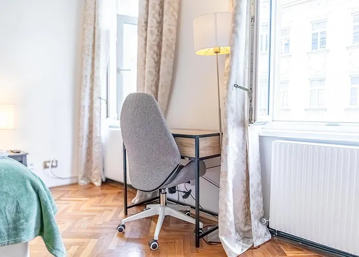 Convenient 3-br Shared Apt, 15 Min To Landstrasse Hub * Bécs
