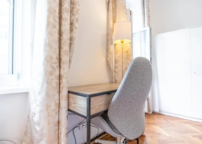 Convenient 3-br Shared Apt, 15 Min To Landstrasse Hub Apartman *