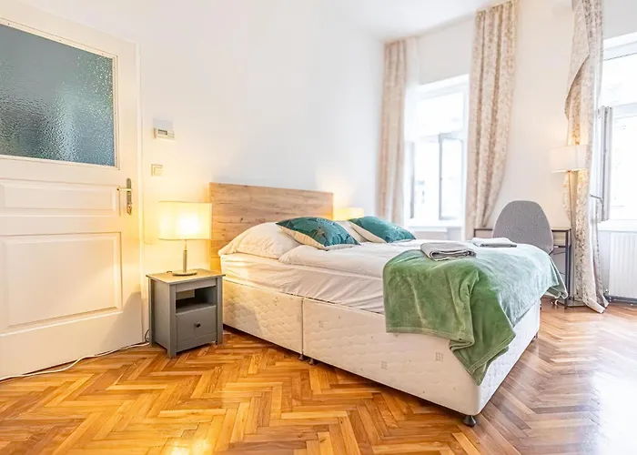 Convenient 3-br Shared Apt, 15 Min To Landstrasse Hub *