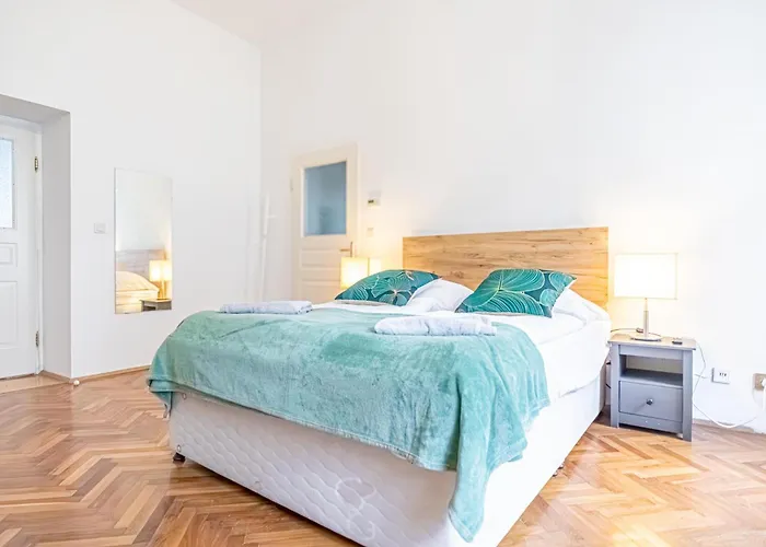 Convenient 3-br Shared Apt, 15 Min To Landstrasse Hub Bécs