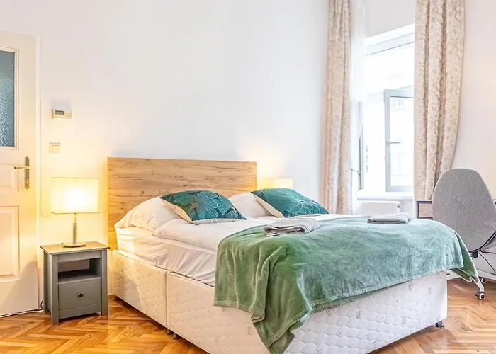 Convenient 3-br Shared Apt, 15 Min To Landstrasse Hub * Bécs